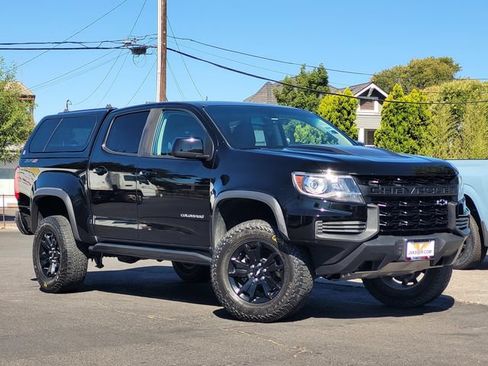 Used 2021 Chevrolet Colorado ZR2 w/ ZR2 Midnight Special Edition AWD/4WD image 2