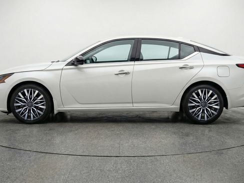 Used 2025 Nissan Altima 2.5 SV FWD image 5