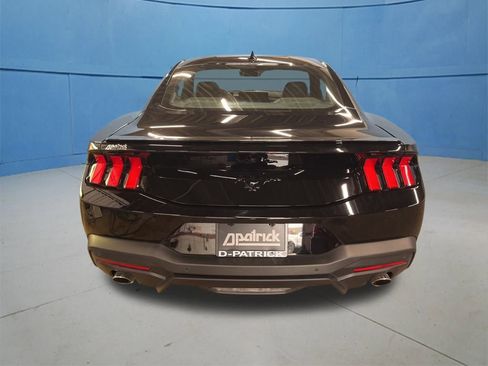 Used 2025 Ford Mustang Coupe image 7