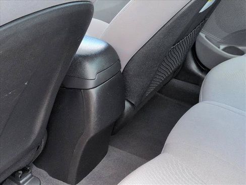 Used 2015 Hyundai Elantra SE FWD image 17