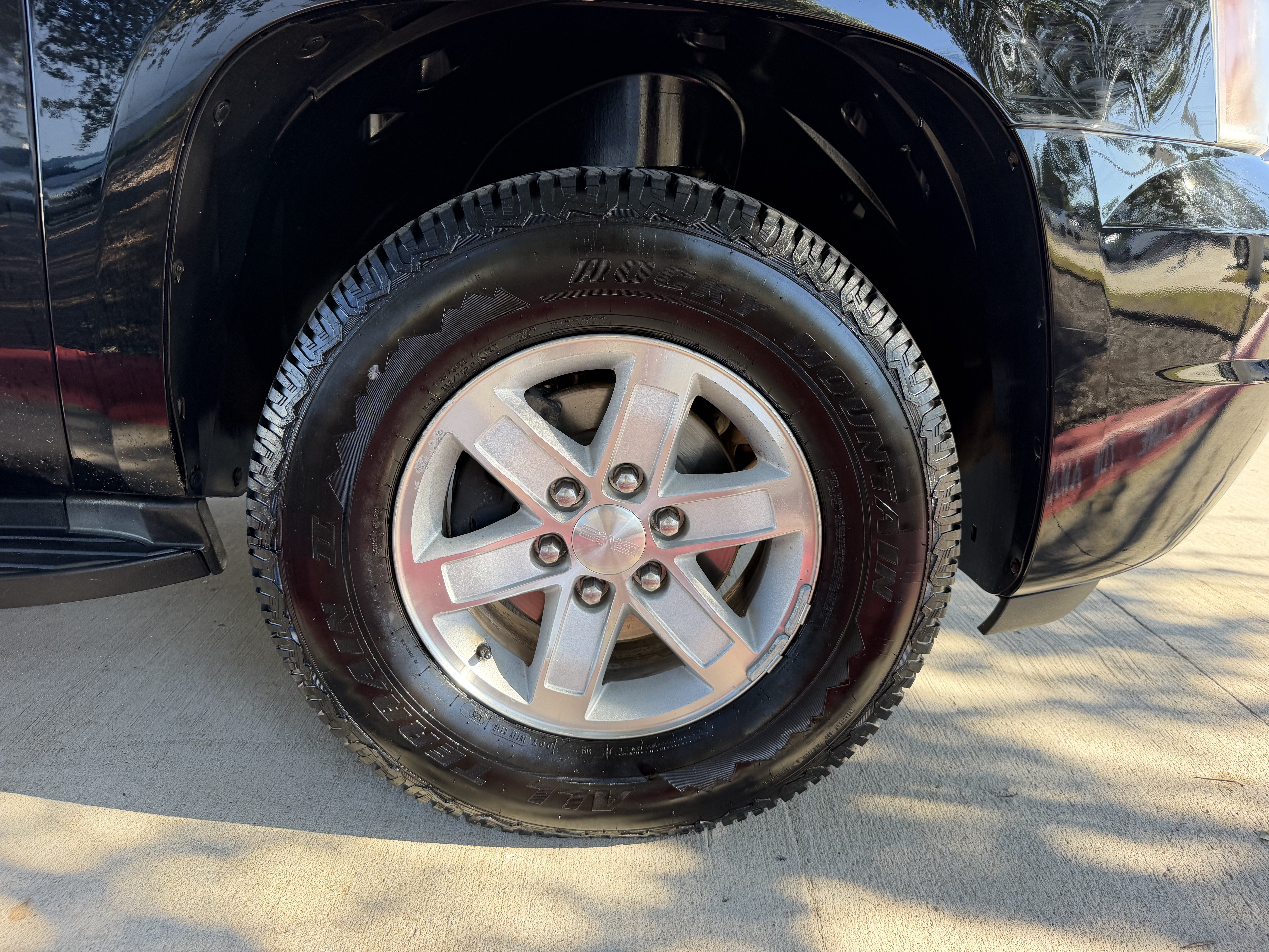 Used 2012 GMC Yukon SLT w/ SLT-2 Equipment Package AWD/4WD image 9