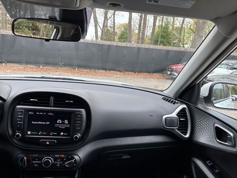 Used 2025 Kia Soul LX w/ LX Technology Package FWD image 36