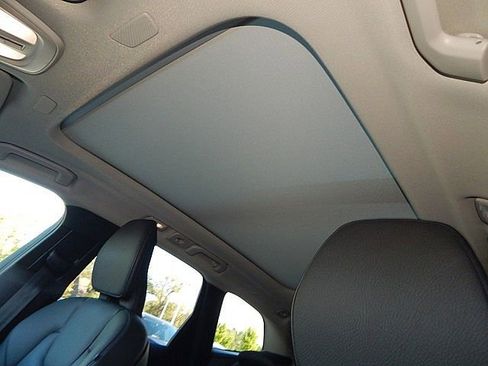 Certified 2025 Volvo XC60 T8 Plus w/ Protection Package Premier image 17