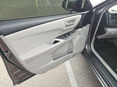 Used 2016 Toyota Camry LE FWD image 6