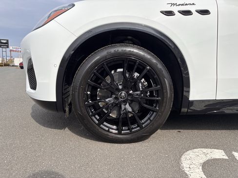 Used 2025 Maserati Grecale Modena image 14