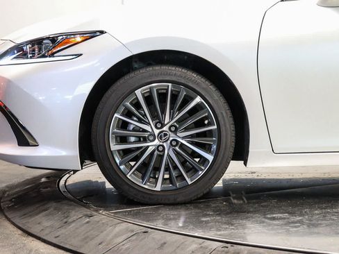 Used 2025 Lexus ES 350 w/ Premium Package FWD image 9