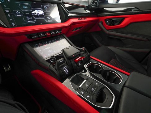 Used 2025 Lamborghini Urus SE image 22