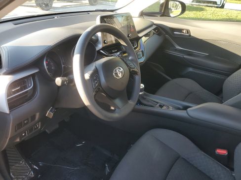 Used 2020 Toyota C-HR LE image 16