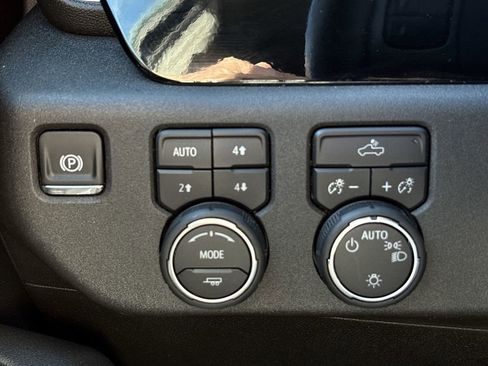 Certified 2025 Chevrolet Silverado 1500 LT w/ Z71 Off-Road Package image 37