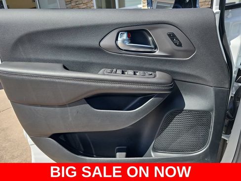 New 2027 Chrysler Pacifica Select FWD image 28
