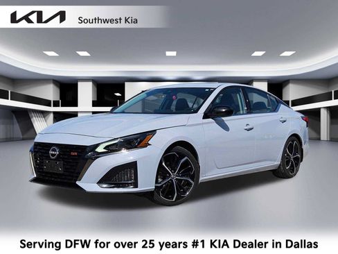 Used 2024 Nissan Altima 2.5 SR w/ SR Premium Package FWD image 1