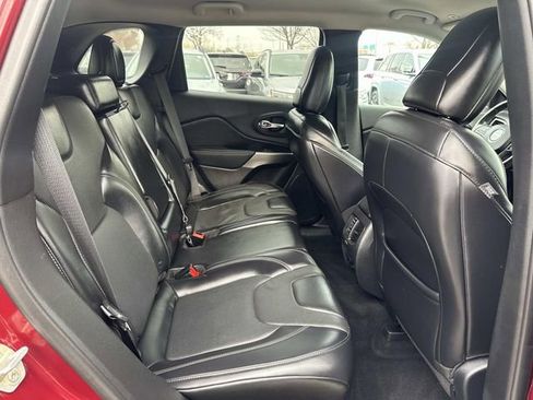 Used 2019 Jeep Cherokee Limited image 12