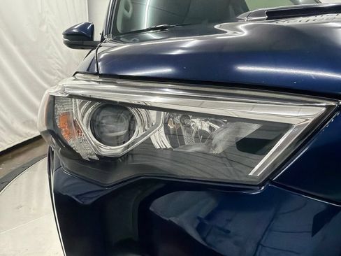 Used 2021 Toyota 4Runner TRD Off-Road Premium w/ Moonroof Package AWD/4WD image 10