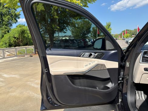 Used 2019 BMW X7 xDrive40i w/ Premium Package AWD/4WD image 9