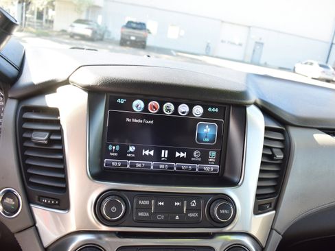 Used 2019 Chevrolet Suburban LT image 20