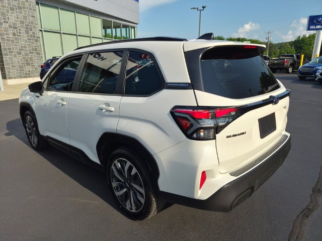 Used 2025 Subaru Forester Touring AWD/4WD image 5