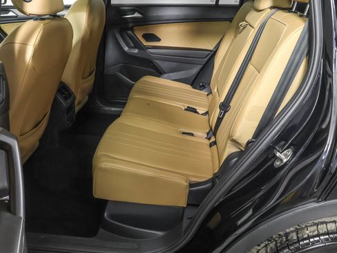 Used 2023 Volkswagen Tiguan SE image 35