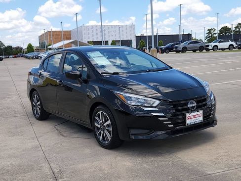 Used 2025 Nissan Versa SV FWD image 3