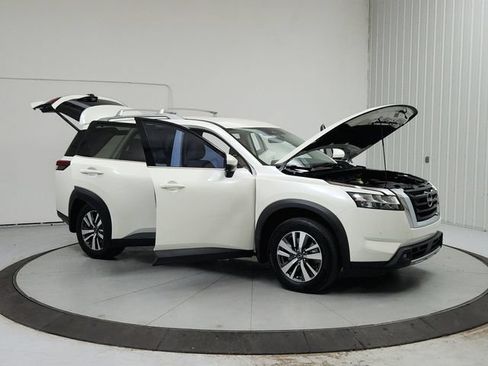 Used 2023 Nissan Pathfinder SL FWD image 9