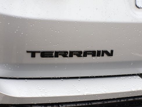 Used 2020 GMC Terrain SLT w/ Elevation Edition image 8