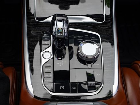 Used 2020 BMW X7 M50i w/ Dynamic Handling Package AWD/4WD image 20