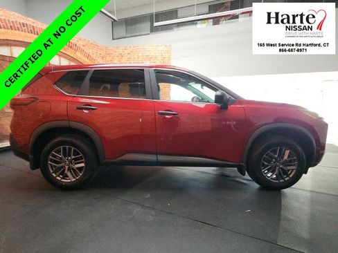 Used 2023 Nissan Rogue S image 9