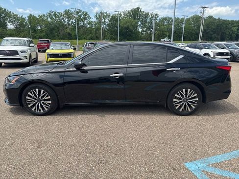 Used 2025 Nissan Altima 2.5 SV FWD image 4