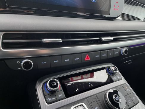 Used 2023 Hyundai Palisade Calligraphy image 18