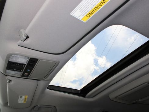 Used 2018 Honda Odyssey Touring image 17
