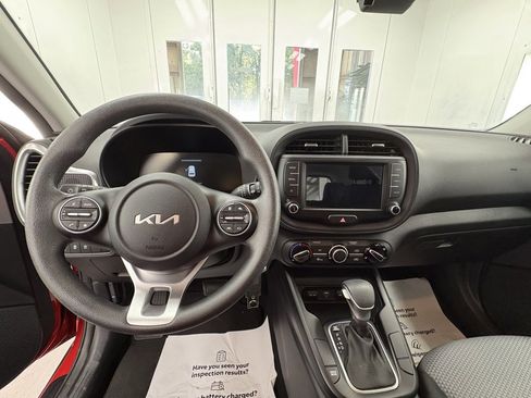 Used 2023 Kia Soul LX image 7