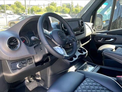 New 2025 Mercedes-Benz Sprinter 2500 image 4