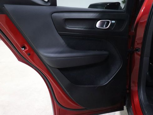 Used 2020 Volvo XC40 T5 R-Design w/ Protection Package Premier image 13