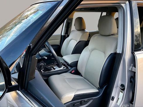 Used 2024 INFINITI QX80 Premium Select w/ Cargo Package image 18