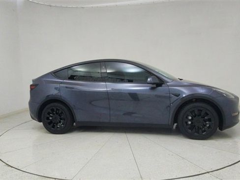 Used 2025 Tesla Model Y Long Range image 61