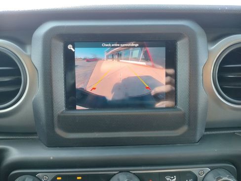 Used 2021 Jeep Gladiator Sport AWD/4WD image 5