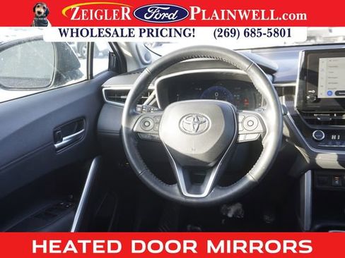 Used 2023 Toyota Corolla Cross XLE w/ Convenience Package image 10