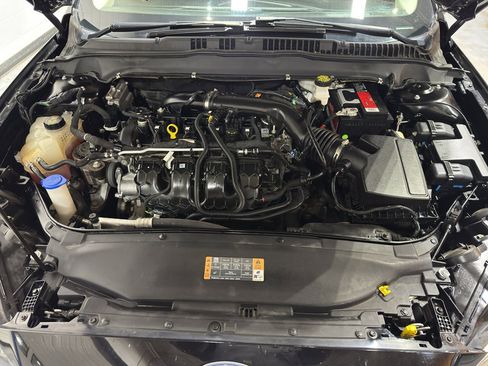 Used 2019 Ford Fusion SE image 32