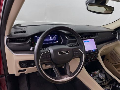 Used 2022 Jeep Grand Cherokee Limited AWD/4WD image 13