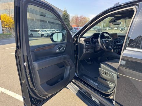 Used 2024 Chevrolet Suburban High Country w/ Advanced Technology Package image 33