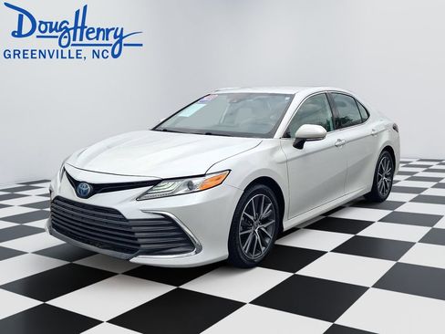 Used 2023 Toyota Camry XLE FWD image 1
