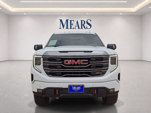 Used 2024 GMC Sierra 1500 AT4 w/ Technology Package AWD/4WD image 8