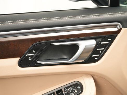 Used 2022 Porsche Macan S image 30