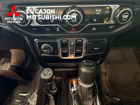 Used 2024 Jeep Wrangler Unlimited Sahara AWD/4WD image 14