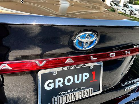 Used 2021 Toyota Avalon Limited FWD image 31