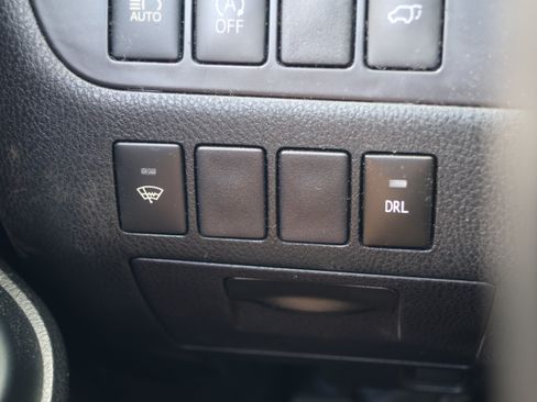 Used 2019 Toyota Highlander XLE FWD image 12