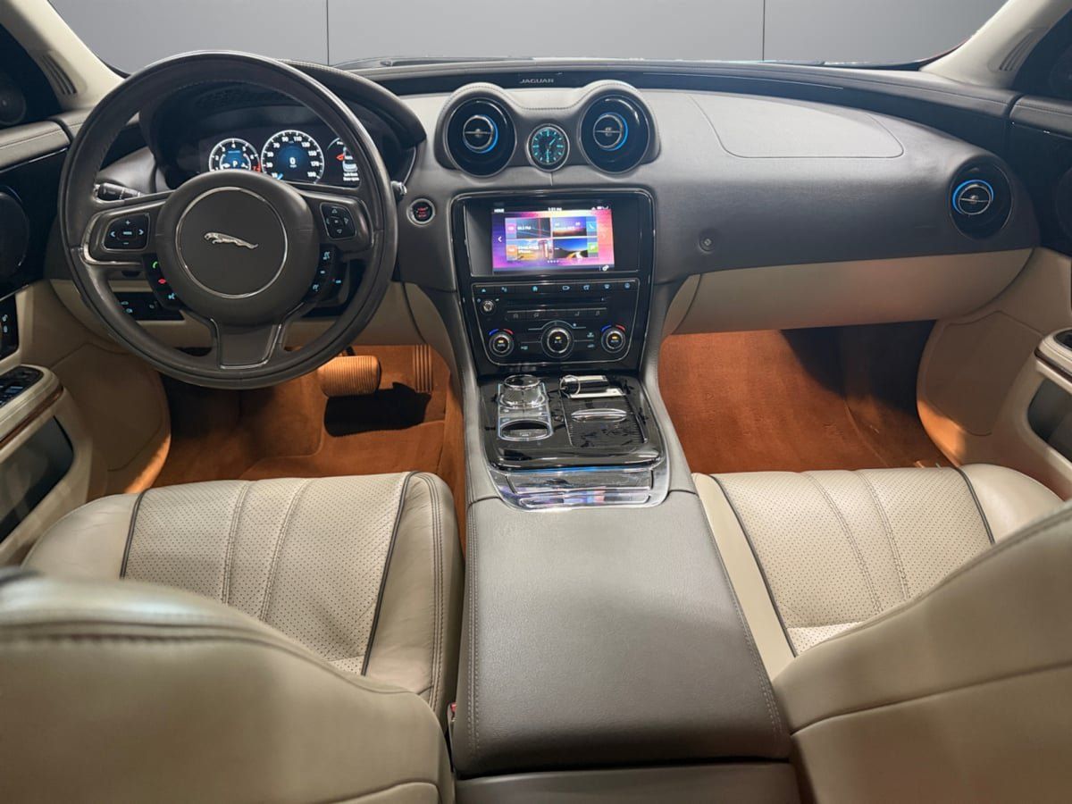 Used 2016 Jaguar XJ R-Sport RWD image 12