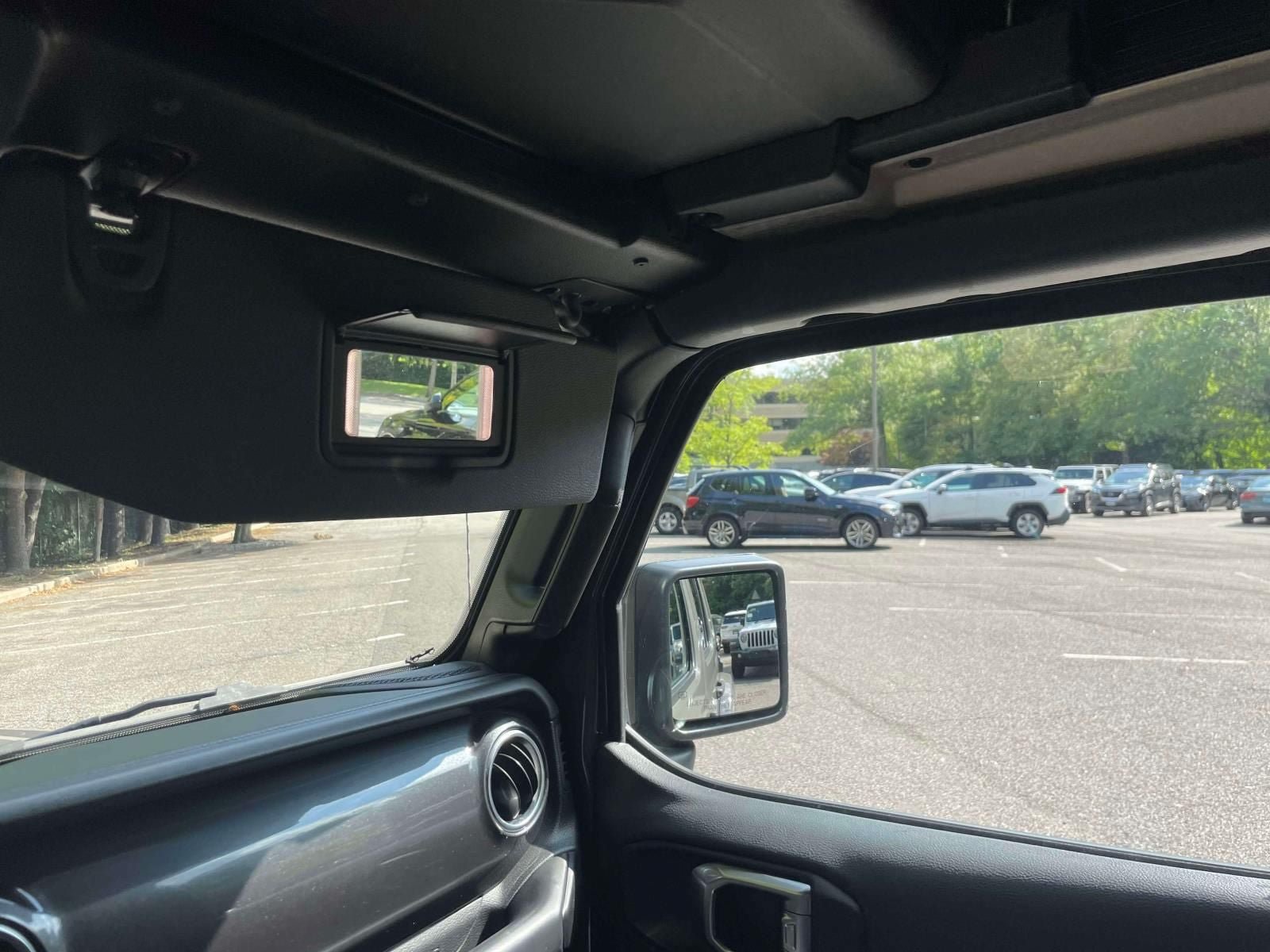 Used 2020 Jeep Wrangler Unlimited Sahara AWD/4WD image 29