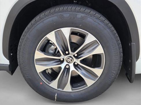 New 2026 Toyota Highlander XLE AWD/4WD image 10