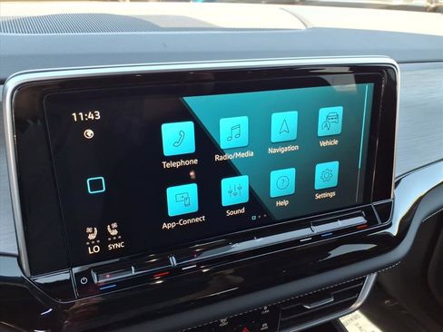 New 2026 Volkswagen Atlas Cross Sport SE image 18