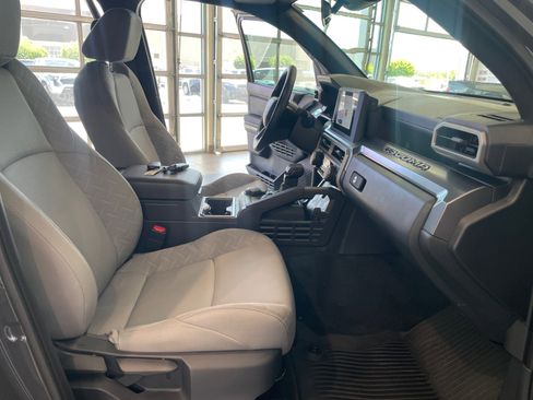 Certified 2025 Toyota Tacoma SR5 AWD/4WD image 19